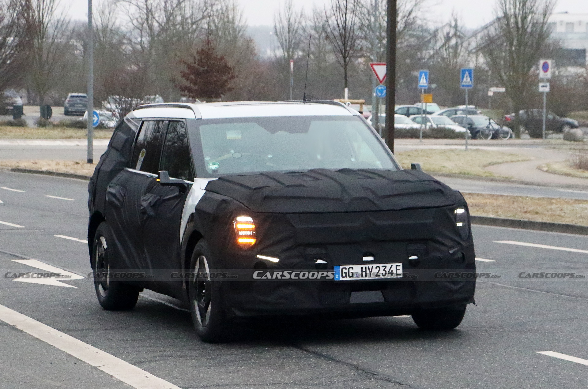 2024 Kia EV9 Spotted With Production Lights And Concept-Like Design ...