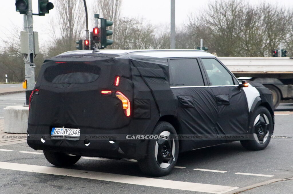 2024 Kia EV9 Spotted With Production Lights And Concept-Like Design ...