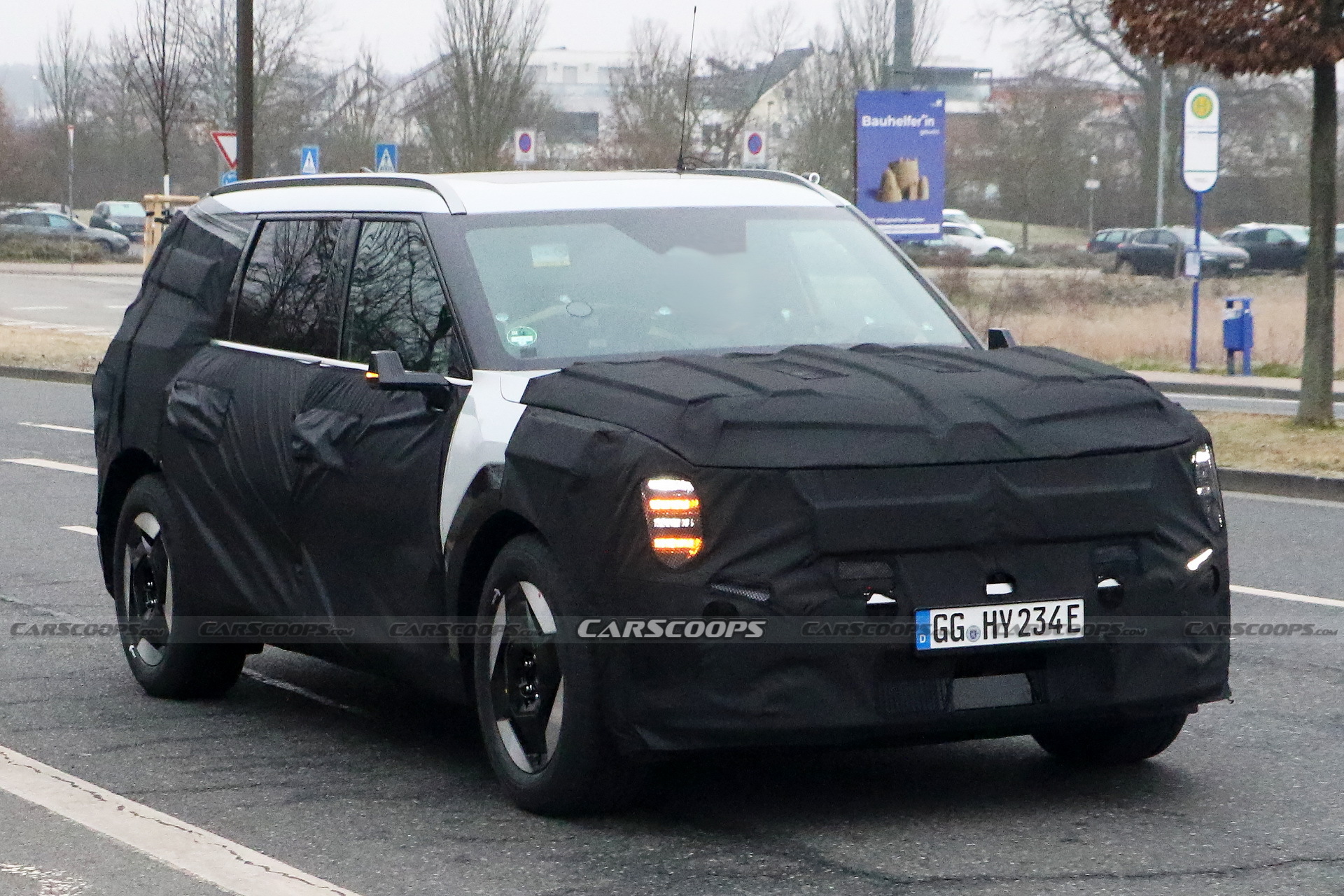 2024 Kia EV9 Spotted With Production Lights And Concept-Like Design ...