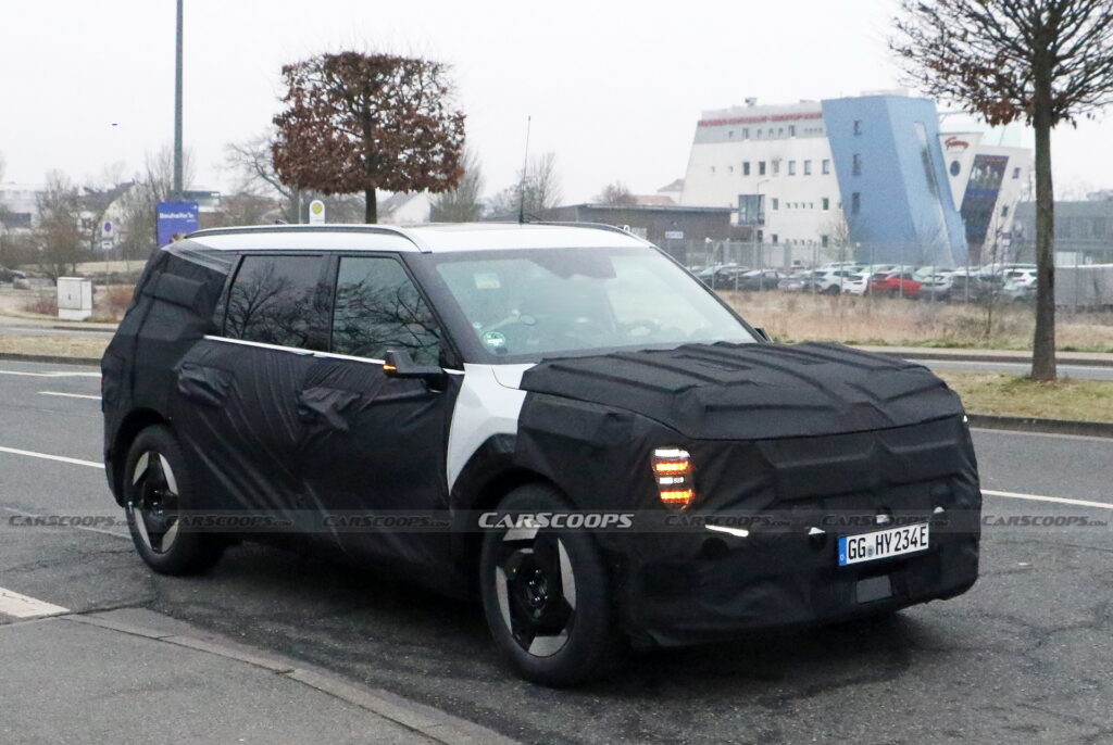 2024 Kia EV9 Spotted With Production Lights And Concept-Like Design ...