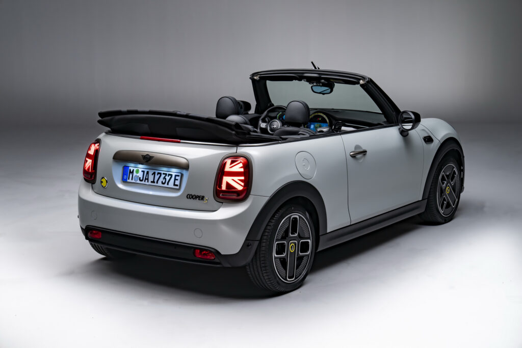 Mini Cooper SE Cabrio: el primer Mini eléctrico descapotable, limitado a  999 unidades