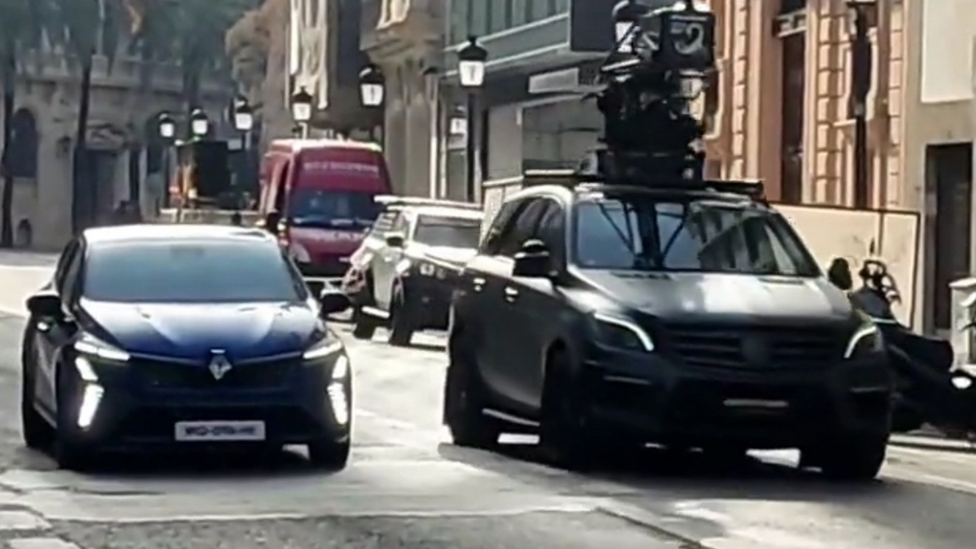 The Renault Clio Facelift 2024 reveals its new face during filming