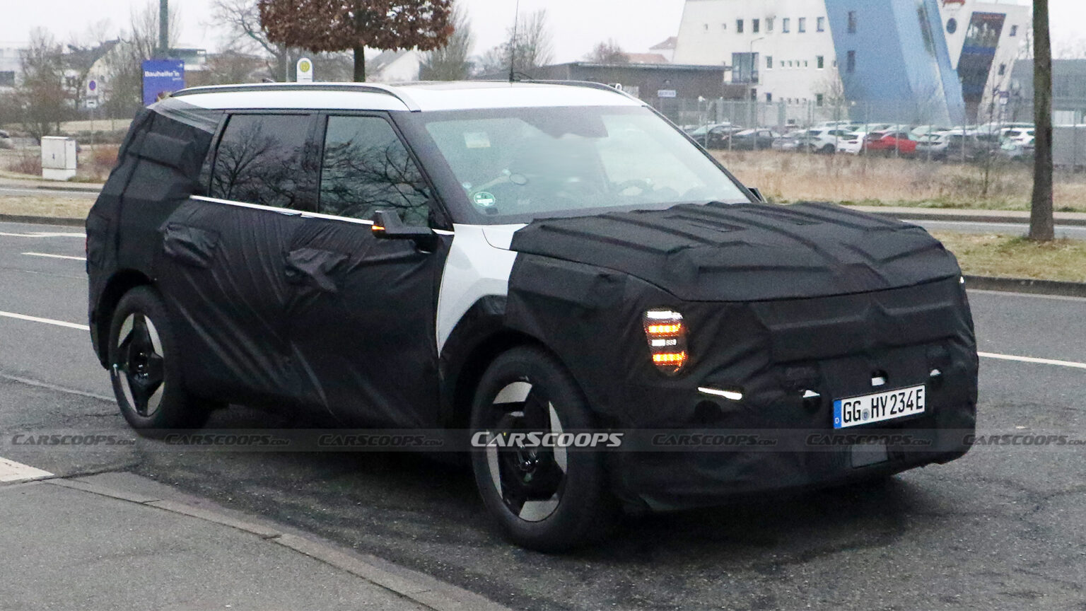 2024 Kia EV9 Spotted With Production Lights And Concept-Like Design ...