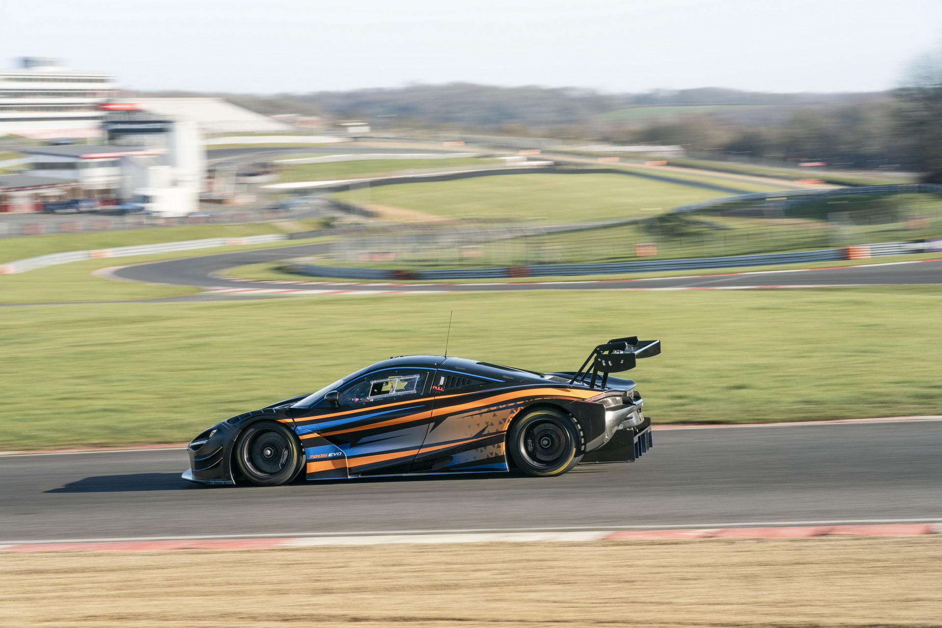 Спорткар MCLAREN 720s