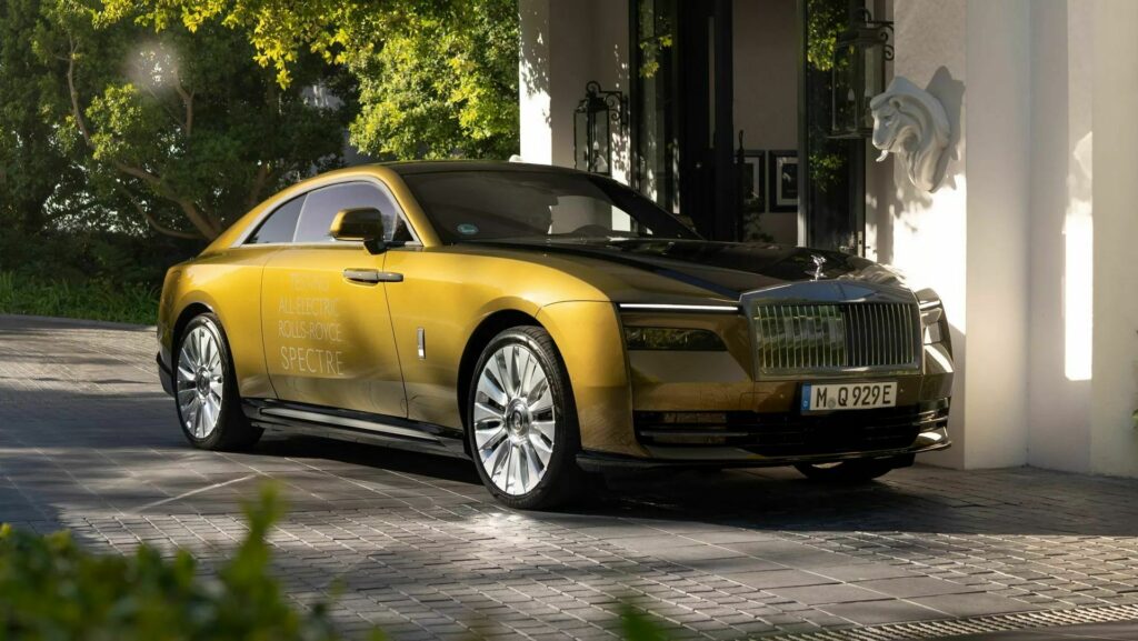 RollsRoyce Phantom from the year 2050 could look like this  Luxurylaunches