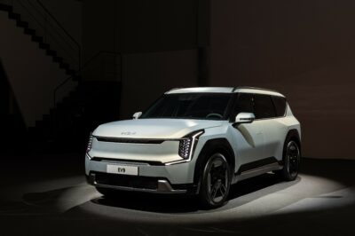 2024 Kia EV9 SUV Debuts With Concept Looks, Swiveling Seats And 3rd Row ...