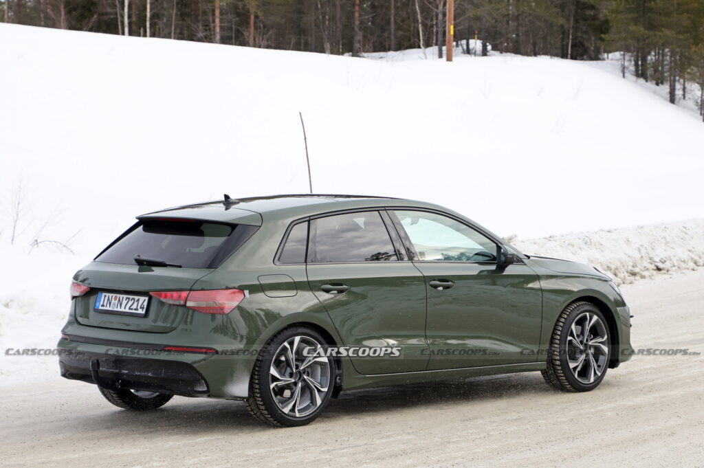 Audi A3 Sportback Facelift (2023) fast ohne Tarnung erwischt