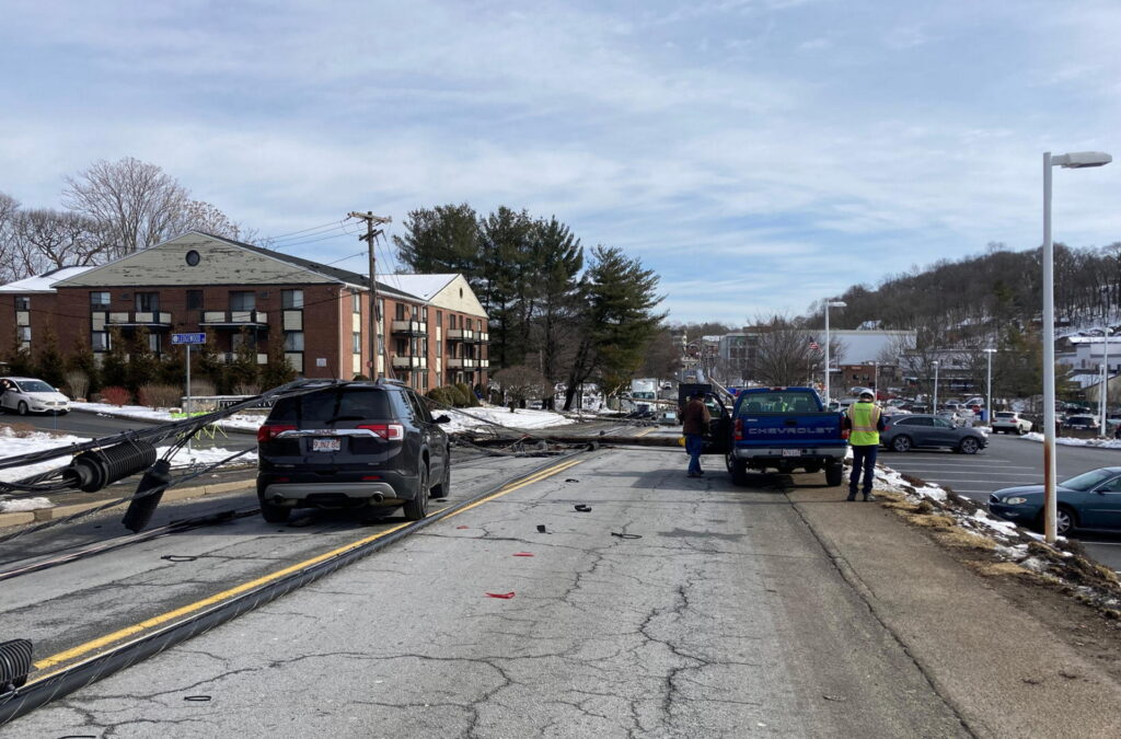 Power Lines Crash Onto Cars And Trucks On Stoneham 4 1024x675 - Auto Recent