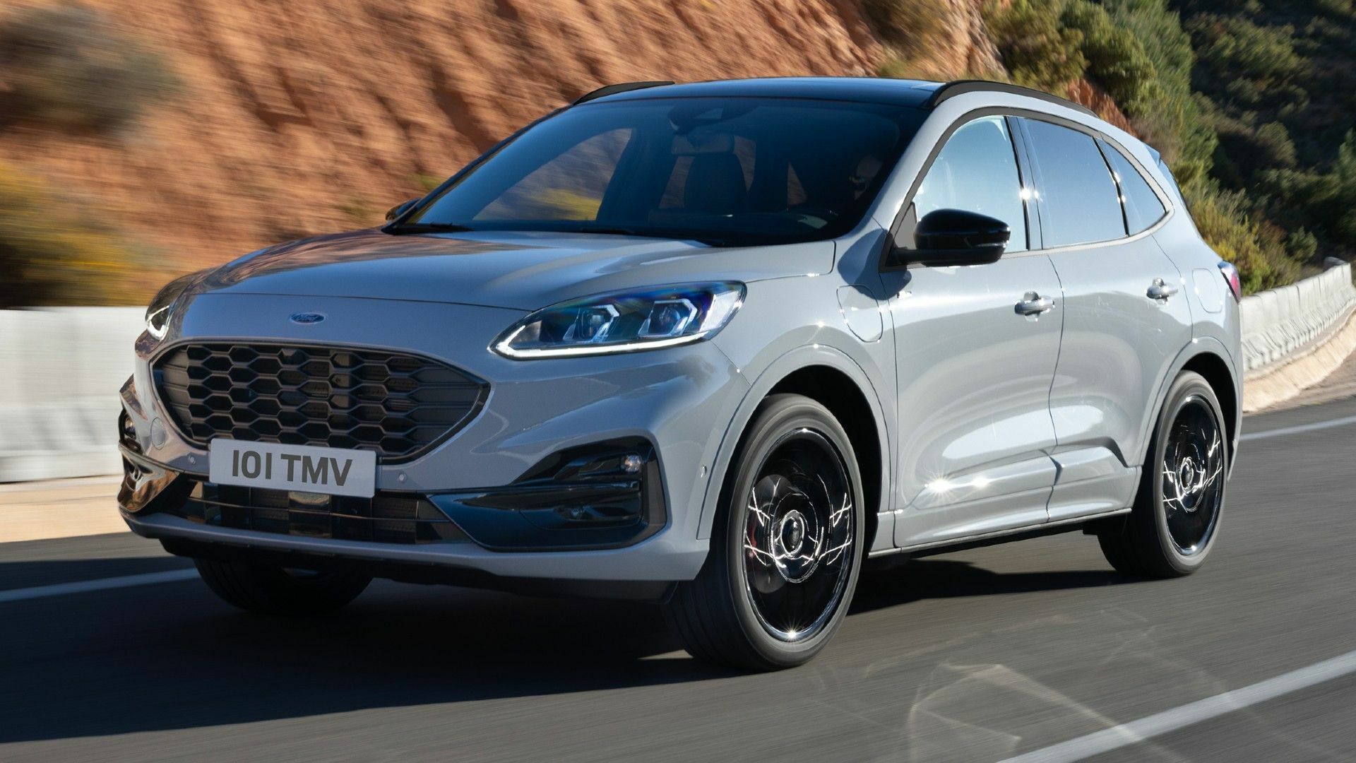https://www.carscoops.com/wp-content/uploads/2023/04/2023-Ford-Kuga-Graphite-Edition-12.jpg