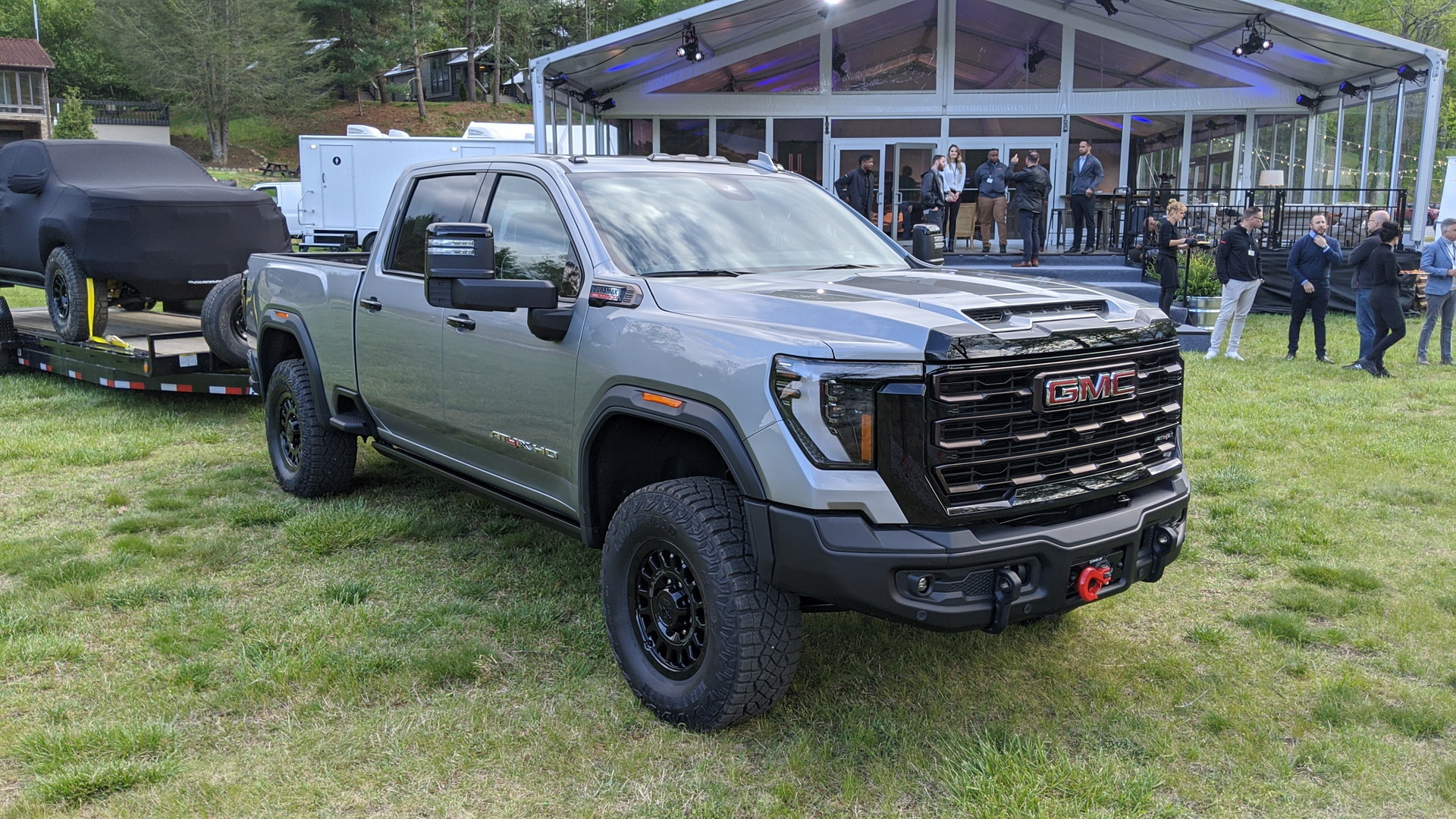 2024 GMC Sierra HD Goes Extreme With First-Ever AT4X And AEV Editions ...