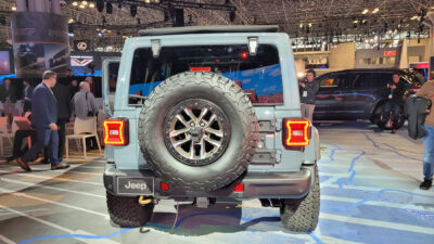 2024 Jeep Wrangler Gets A Divisive Face But A Welcome New Interior ...