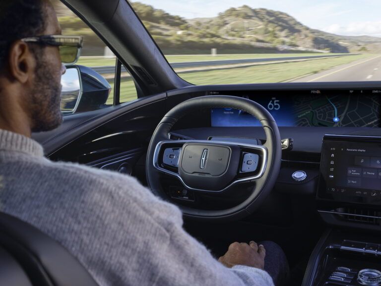 2024 Lincoln Nautilus Gets Massive Screens And HandsFree Driving To