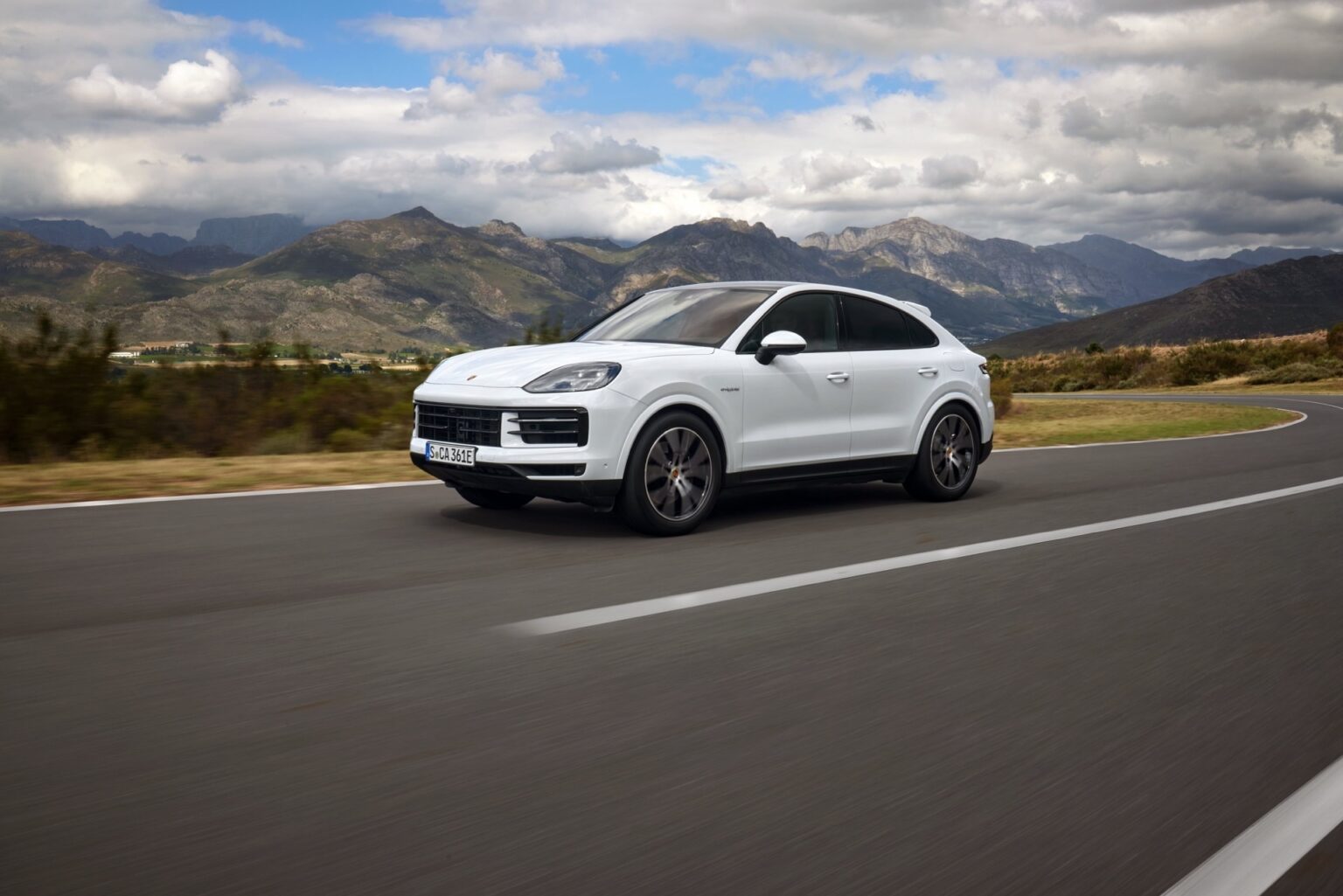 2024 Porsche Cayenne Brings Back V8 To S, Gets Taycan-Inspired Interior ...