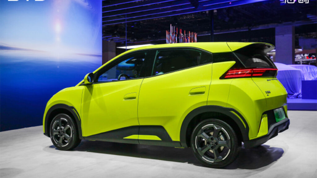  Ford Delays Three-Row EV SUV To Launch ‘Secret’ $25k EV By 2026