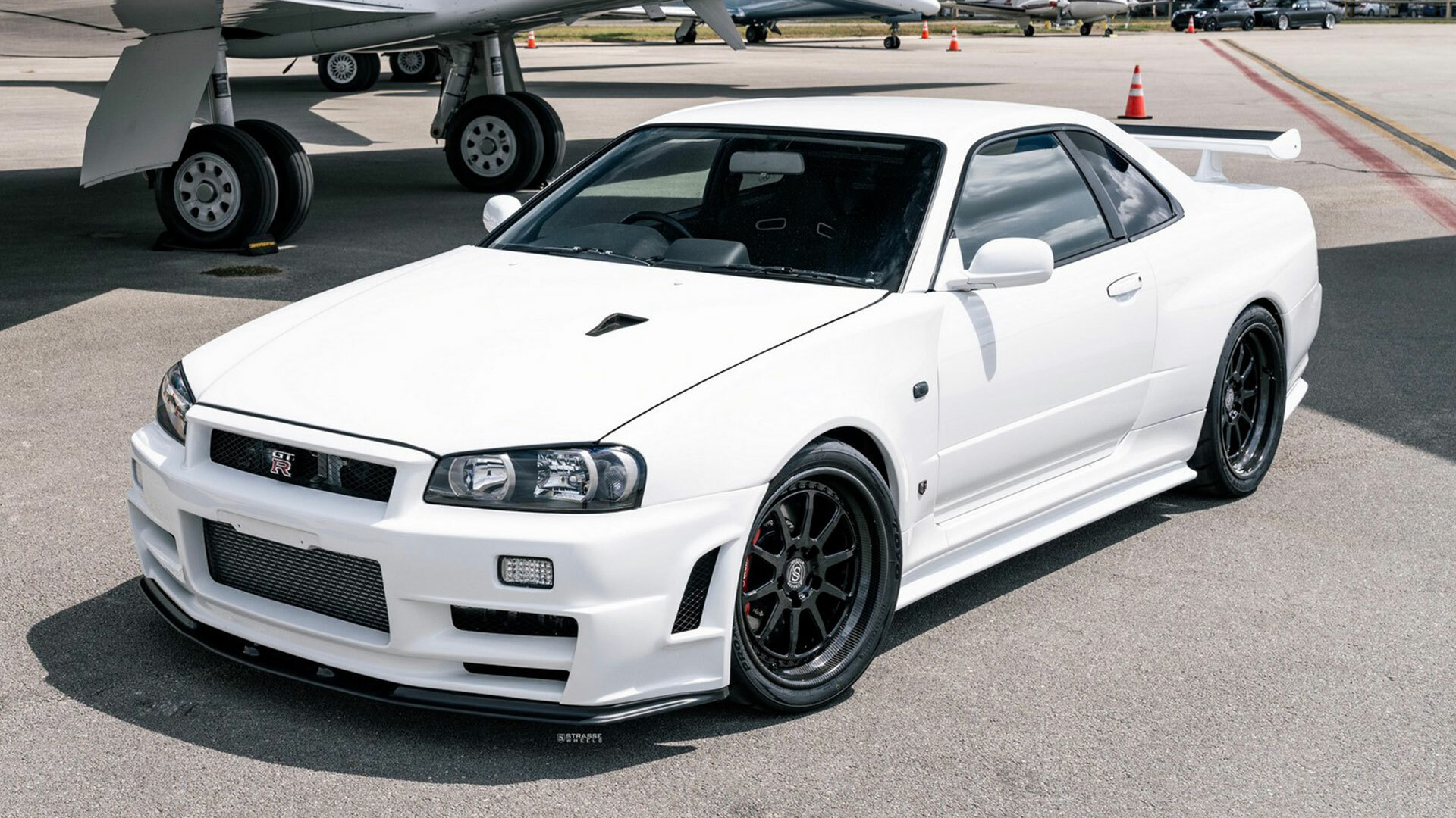 This Nissan Skyline Gt R V Spec Ii Looks Just About Perfect Carscoops