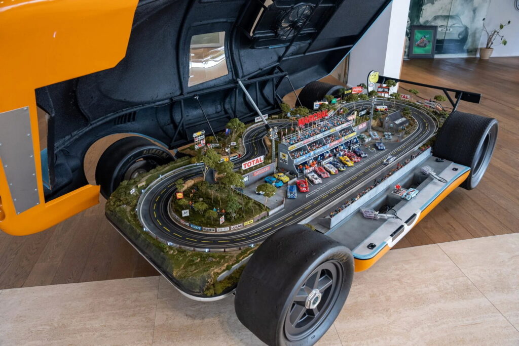 Admit It, This Massive 1:32 Scale F1 Slot Car Race Track Is What You Want  For Christmas