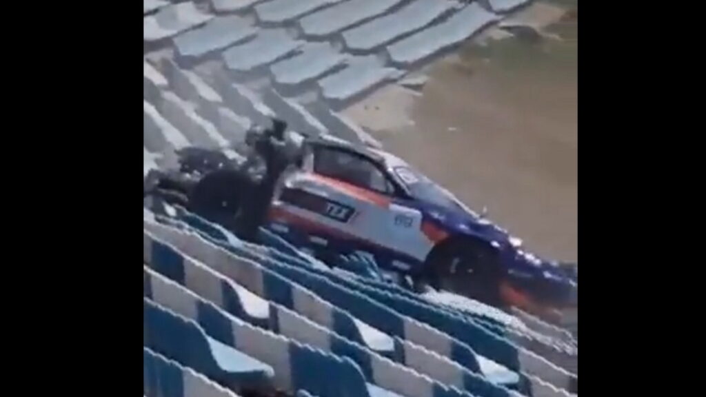  Porsche 911 GT Cup Narrowly Avoids Tragedy After Flying Into Grandstands At Portimão