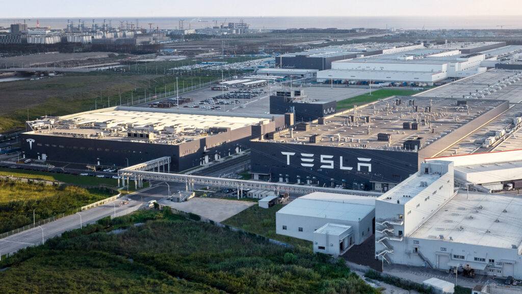  Tesla Cut Bonuses For Chinese Workers After Fatal Welding Accident