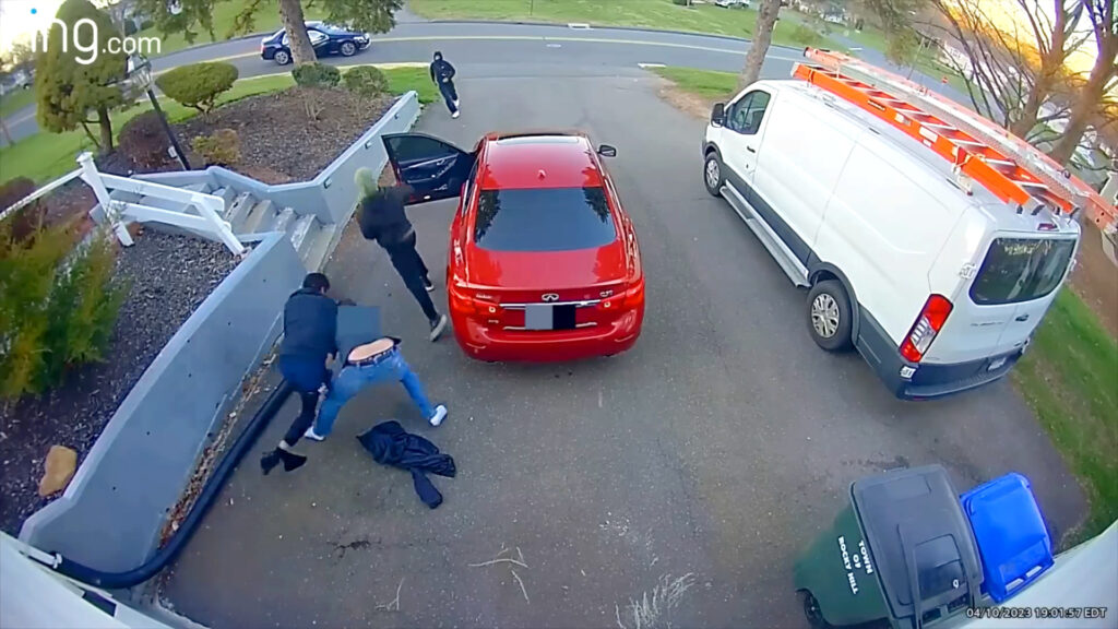  Man Fights Off Four Thieves In Shocking Car Theft Attempt Caught On Video