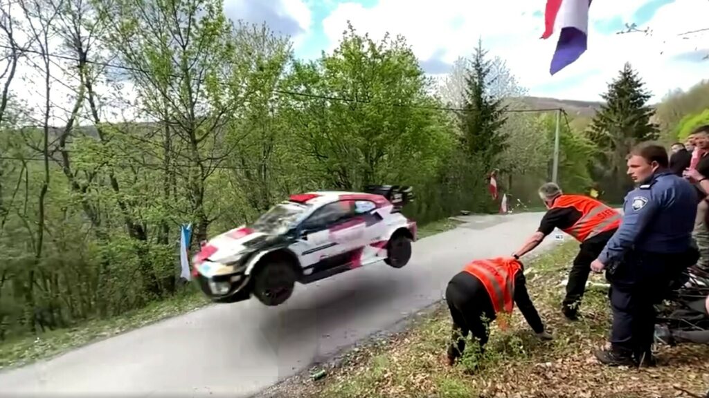  WRC Spectators Fight In The Middle Of The Road, Seconds Before Rallycar Flies By