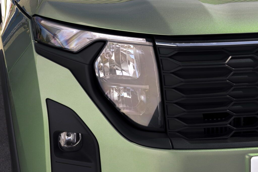  New Ford Tourneo Courier Debuts With Rugged Active Trim, ICE, And EV Options