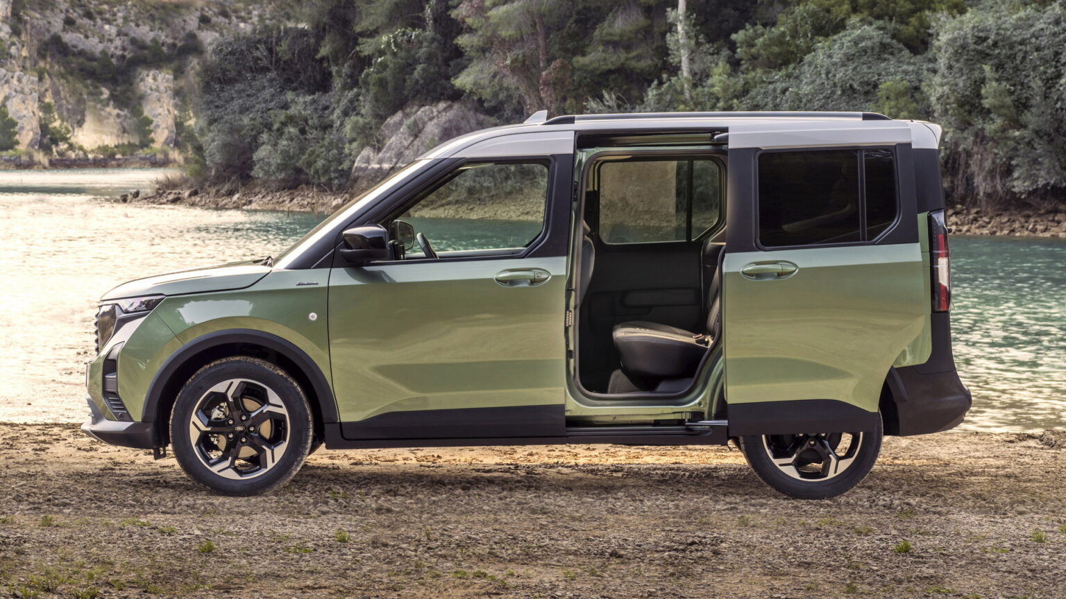 New Ford Tourneo Courier Debuts With Rugged Active Trim, ICE, And EV