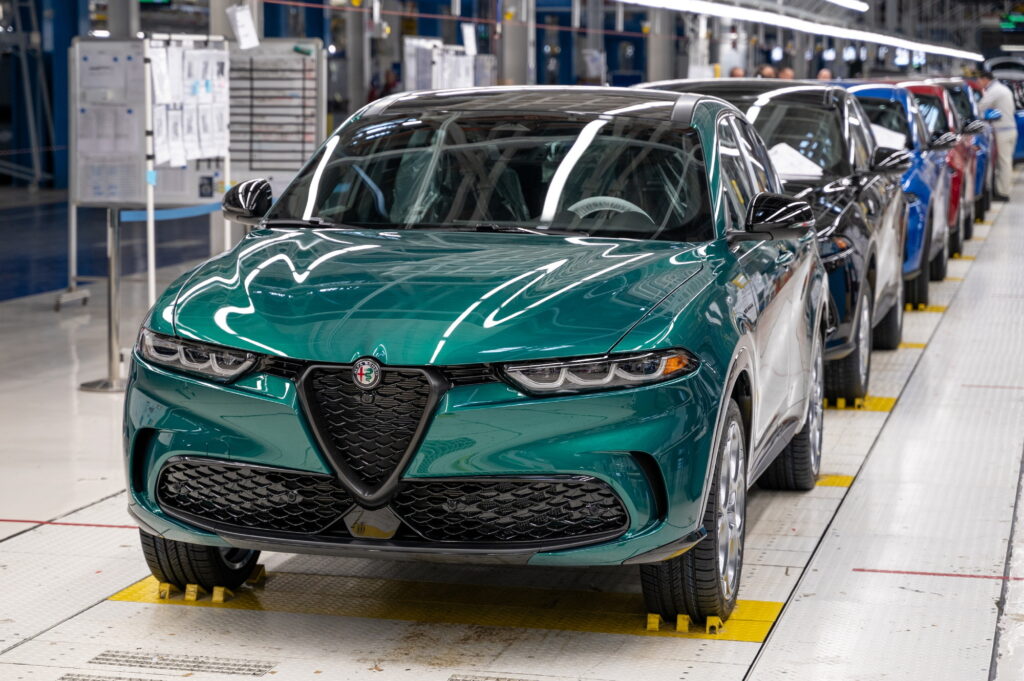 2024 Alfa Romeo Tonale Gets 29 MPG Combined, 33 Miles Of Electric