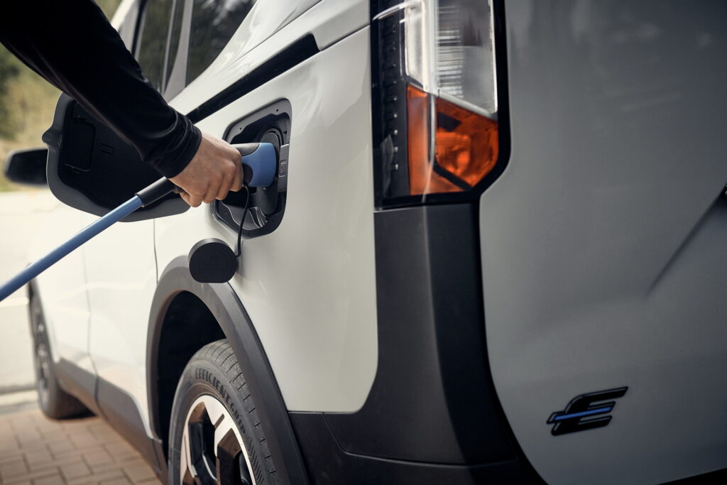  New Ford Tourneo Courier Debuts With Rugged Active Trim, ICE, And EV Options