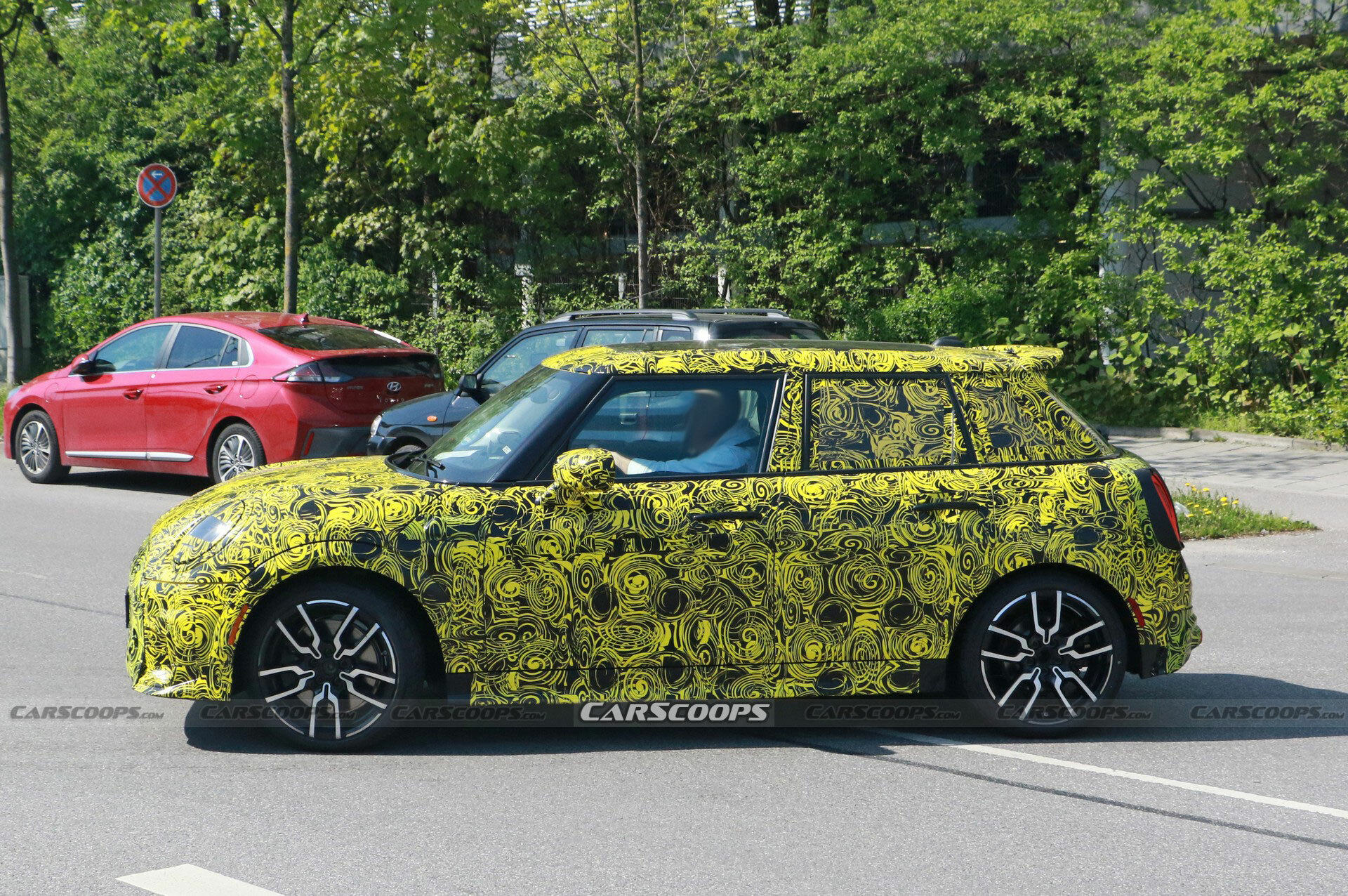 2025 MINI Cooper 5-Door Hits The Streets With An Evolutionary Design ...