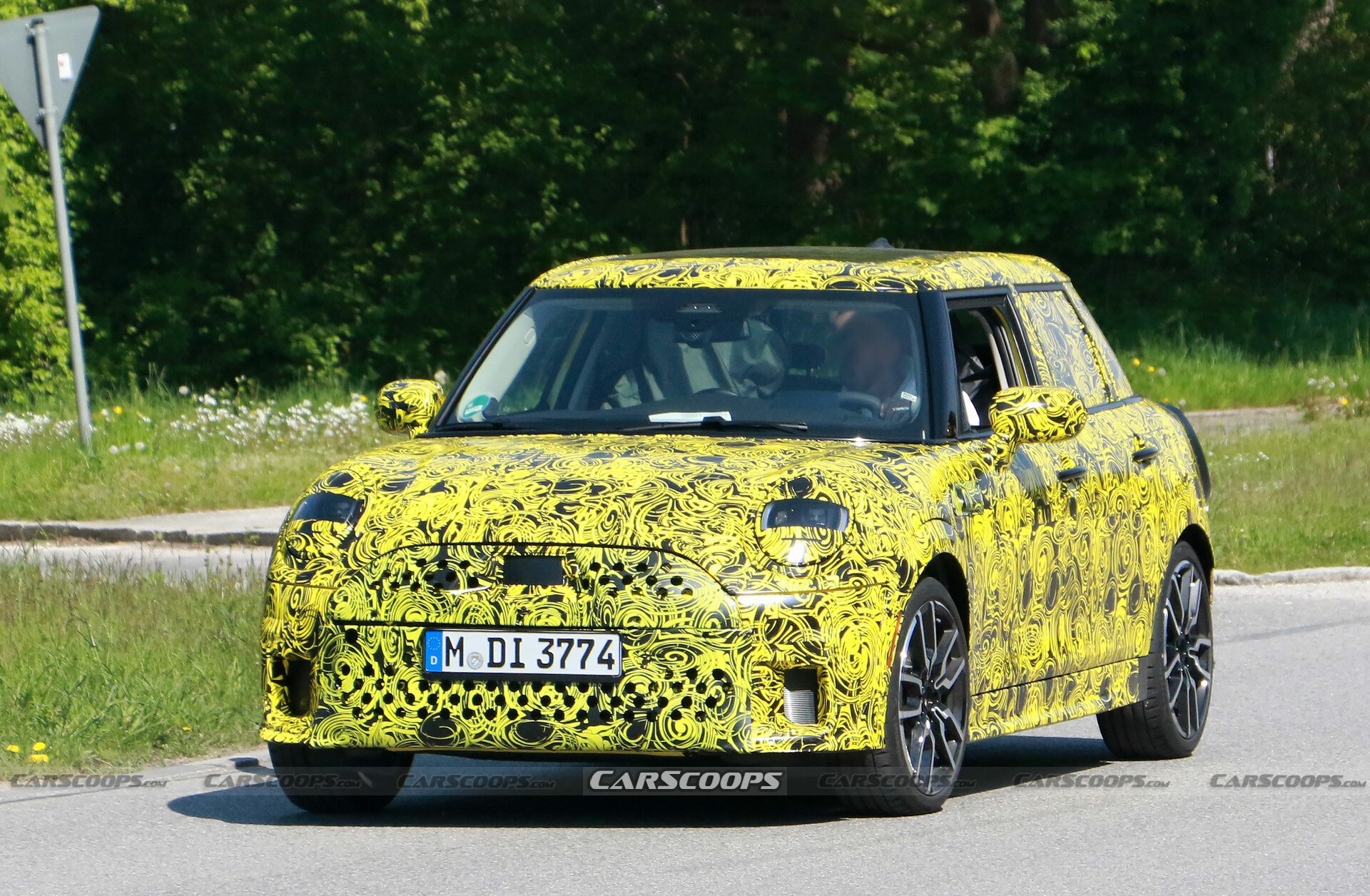 2025 MINI Cooper 5-Door Hits The Streets With An Evolutionary Design ...