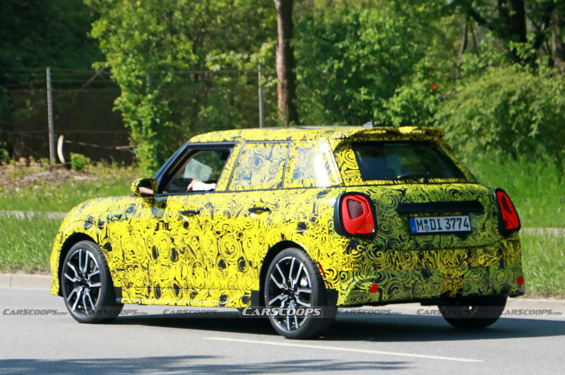 2025 MINI Cooper 5-Door Hits The Streets With An Evolutionary Design ...