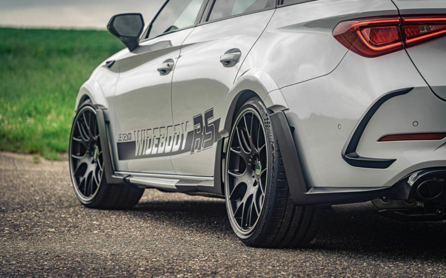 Cupra Leon Sports Tourer Spiced Up From JE Design With Wide Bodykit And ...