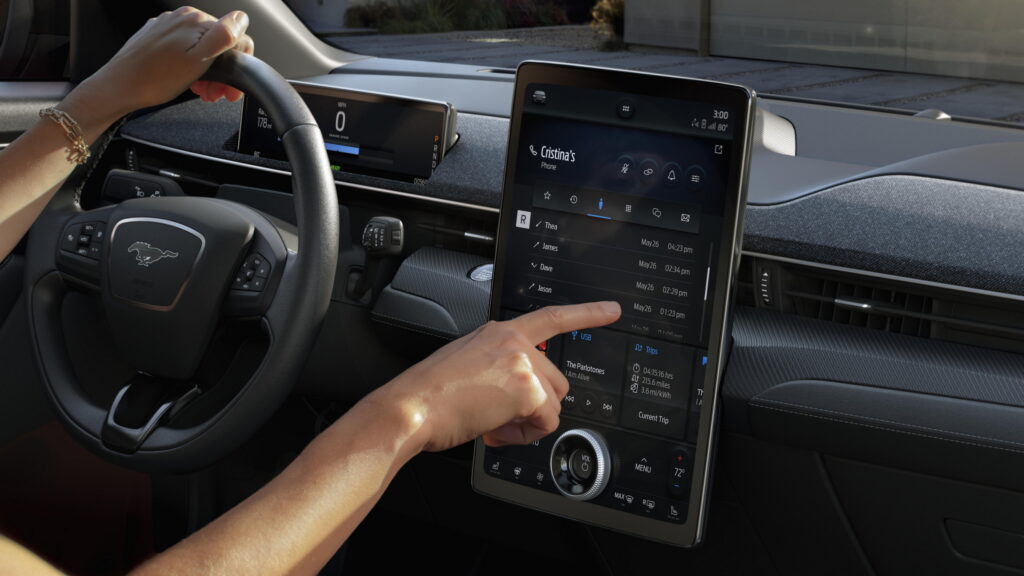 Ford apuesta por Apple CarPlay y Android Auto: Perdimos esa batalla hace  10 años