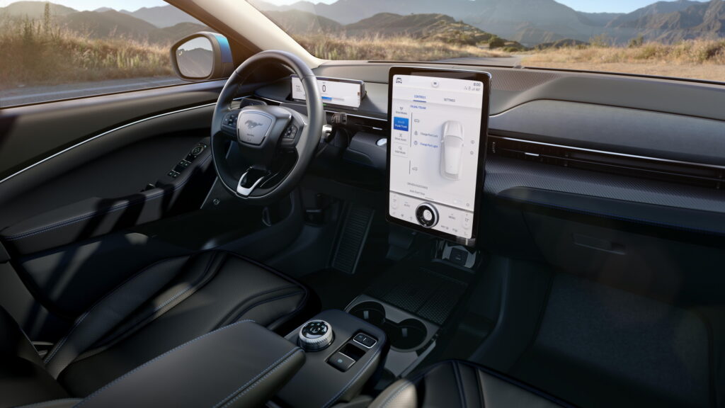  Ford Won’t Follow GM In Ditching Apple CarPlay And Android Auto