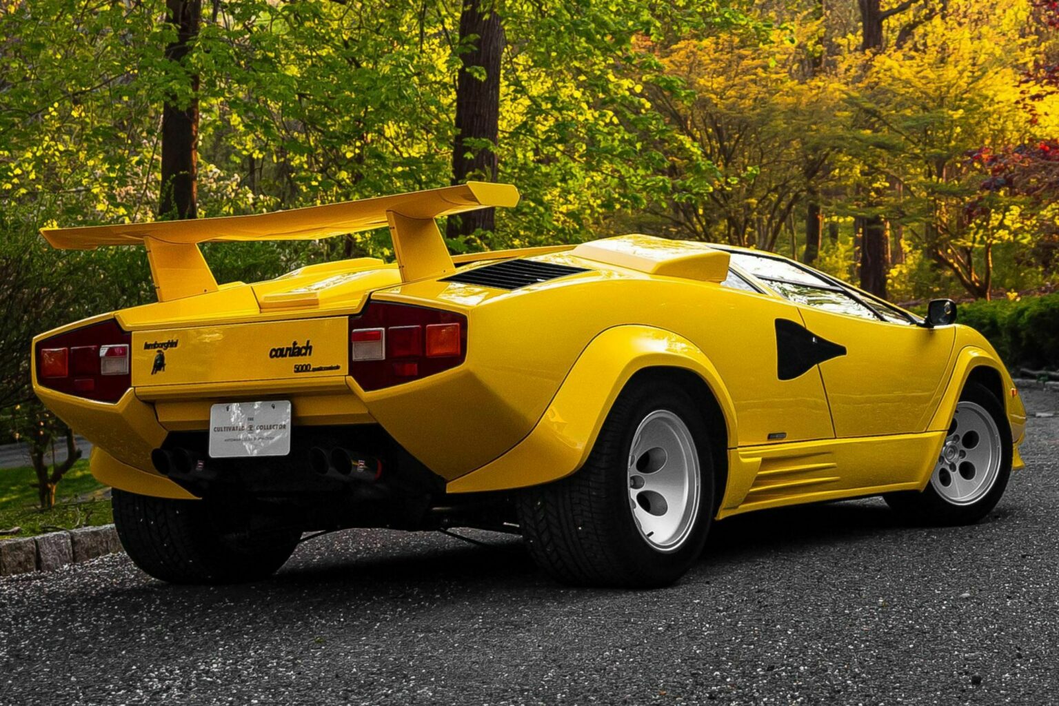 Gorgeous Lamborghini Countach 5000 QV Proves Yellow And Brown Can Work ...