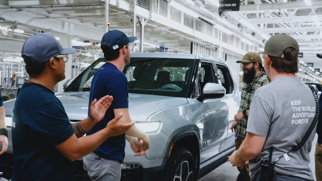  Rivian’s Dual-Motor R1T With Up To 400 Miles Of Range Enters Production