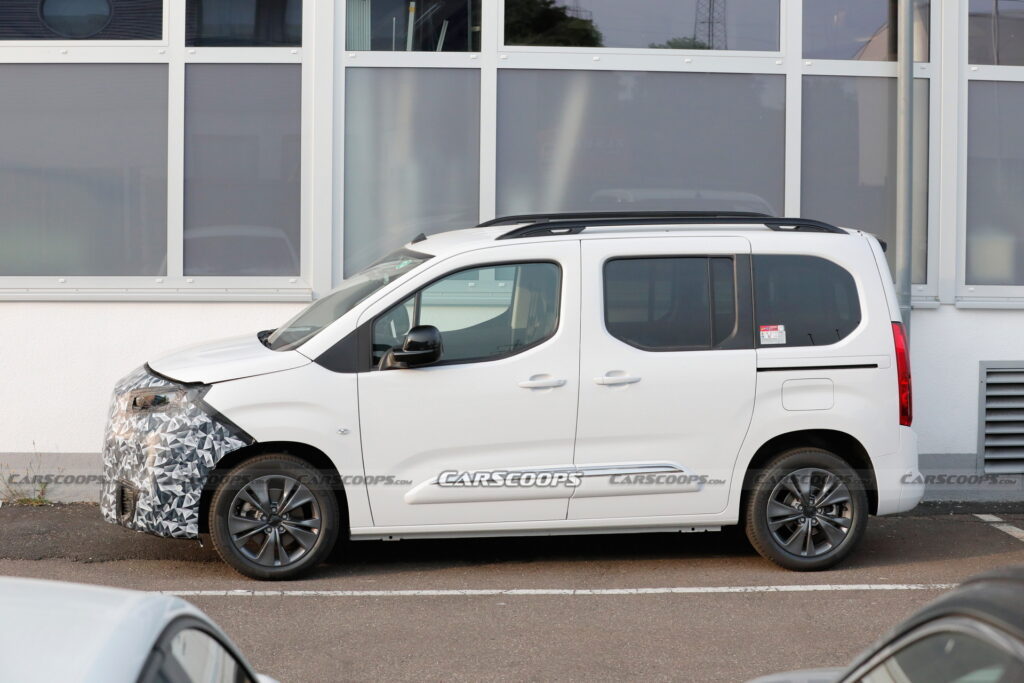 Opel Combo-e Life 50 kWh (2021-2024) price and specifications - EV