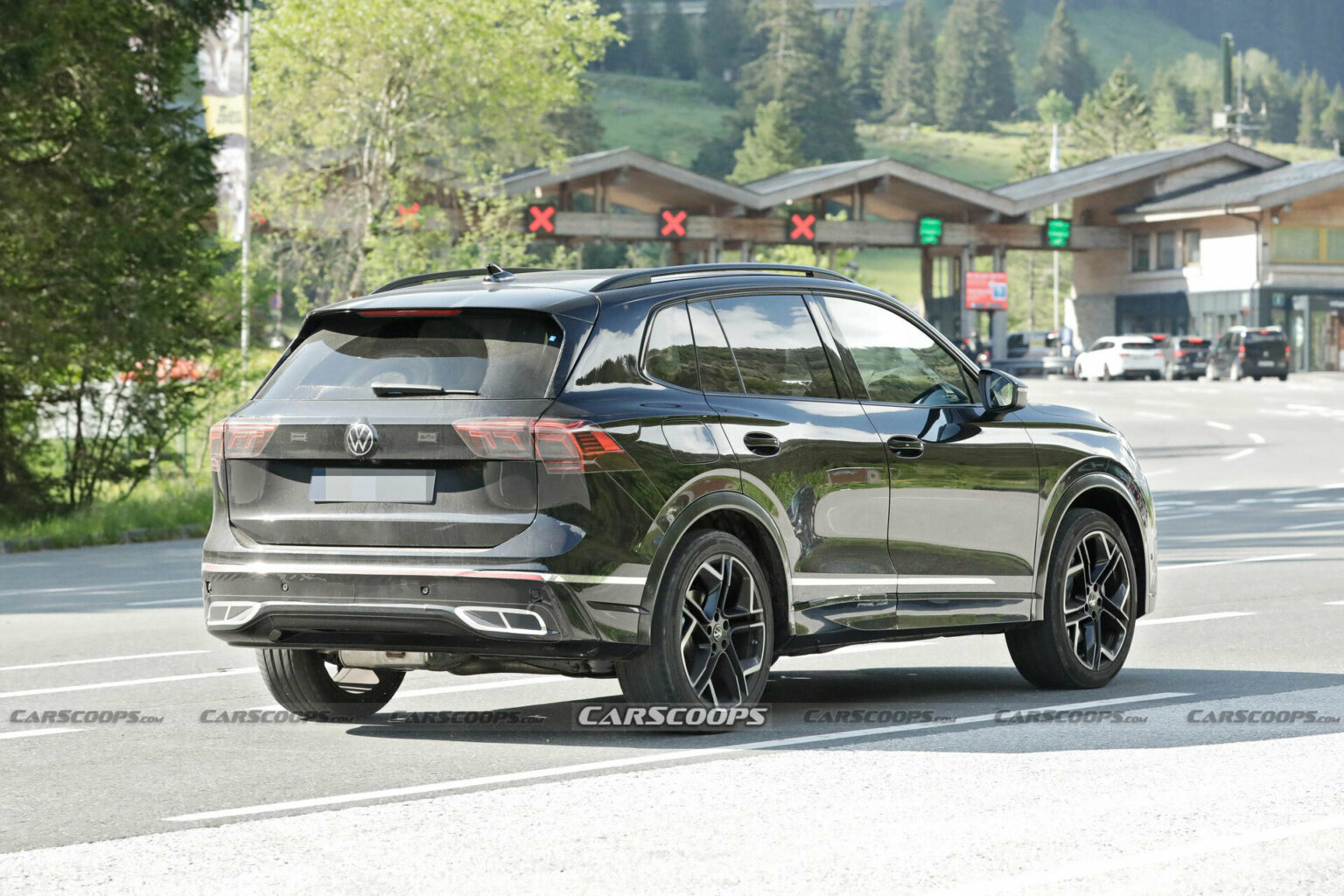 Redesigned Vw Tiguan Puts On A Sportier Face As R-line Variant Spied 