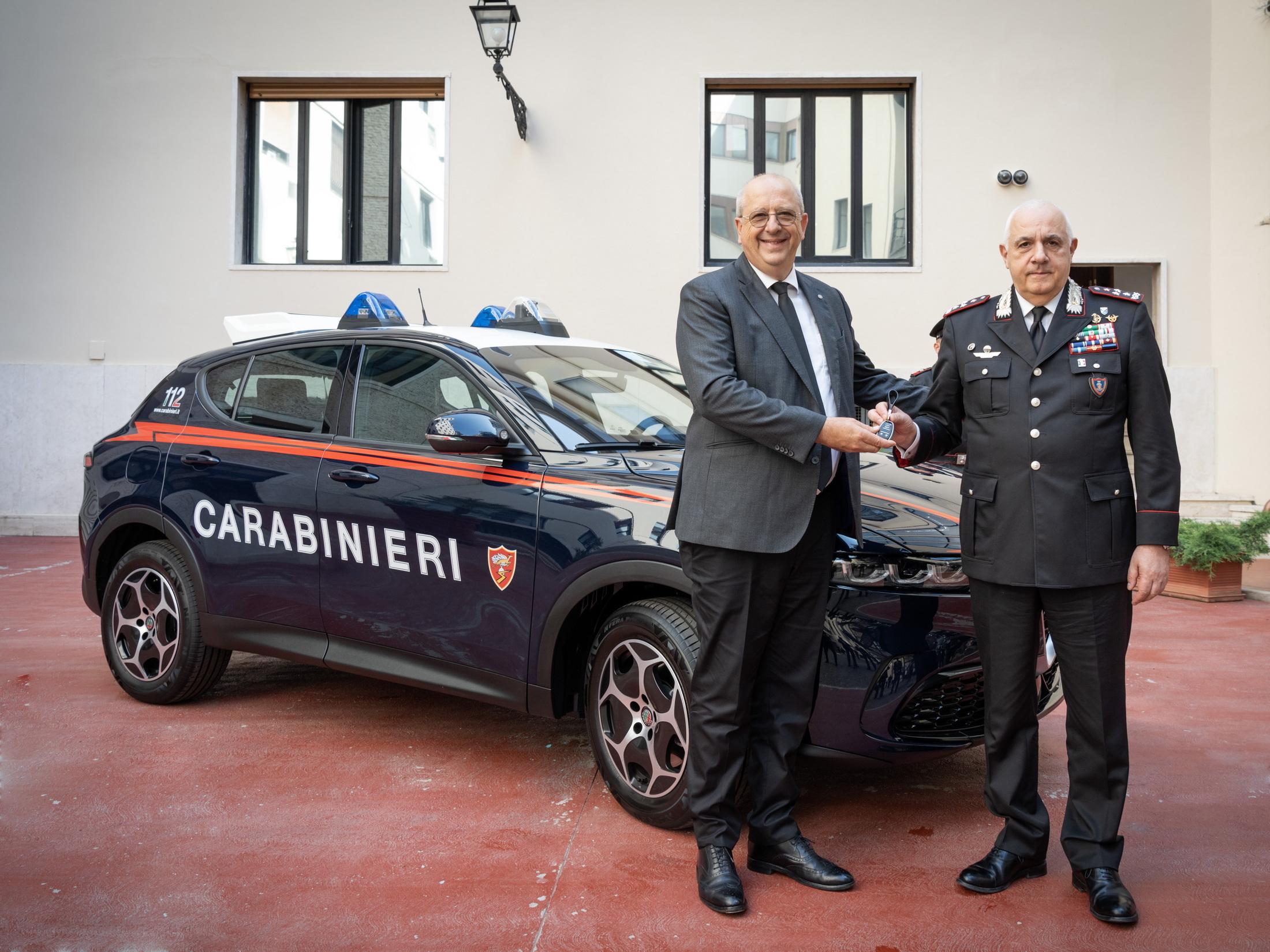 Обои на смартфон Джипы carabinieri