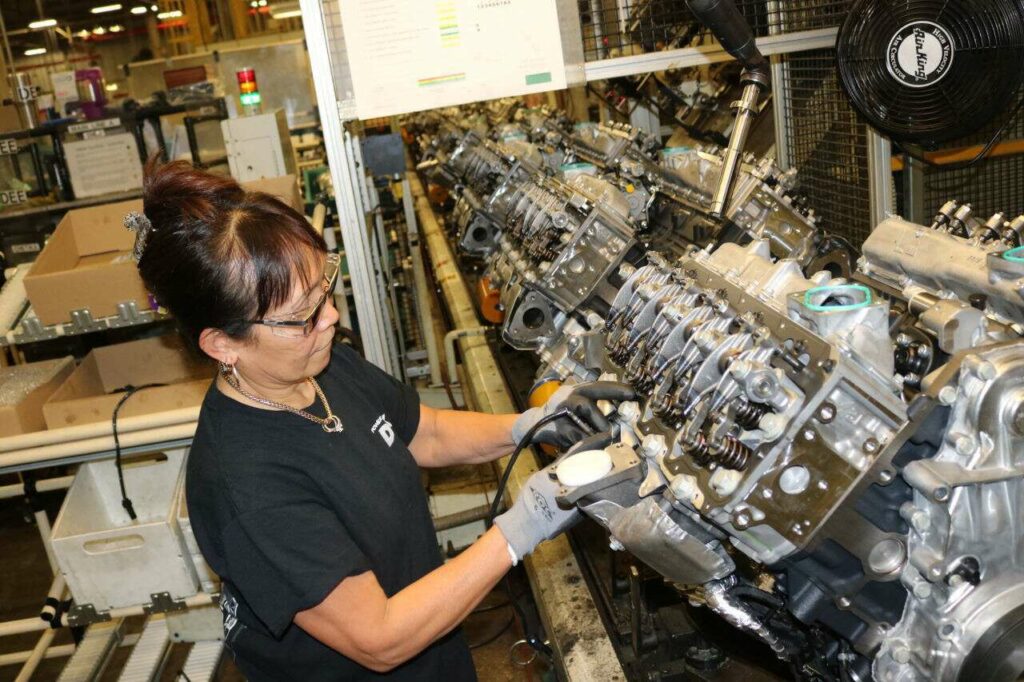 GM Engine Production 2 1024x682 - Auto Recent