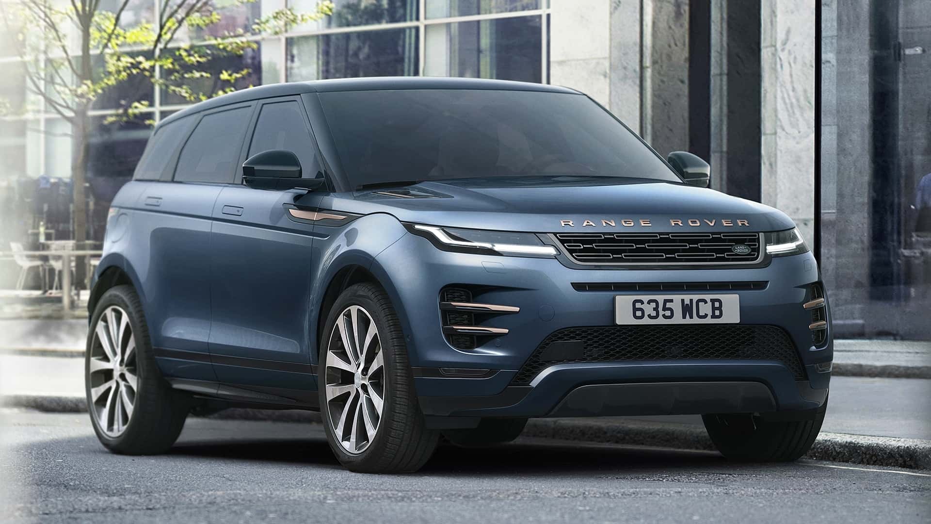 2024 Range Rover Evoque Review: Fashion for the city, skills for the  country - Autoblog
