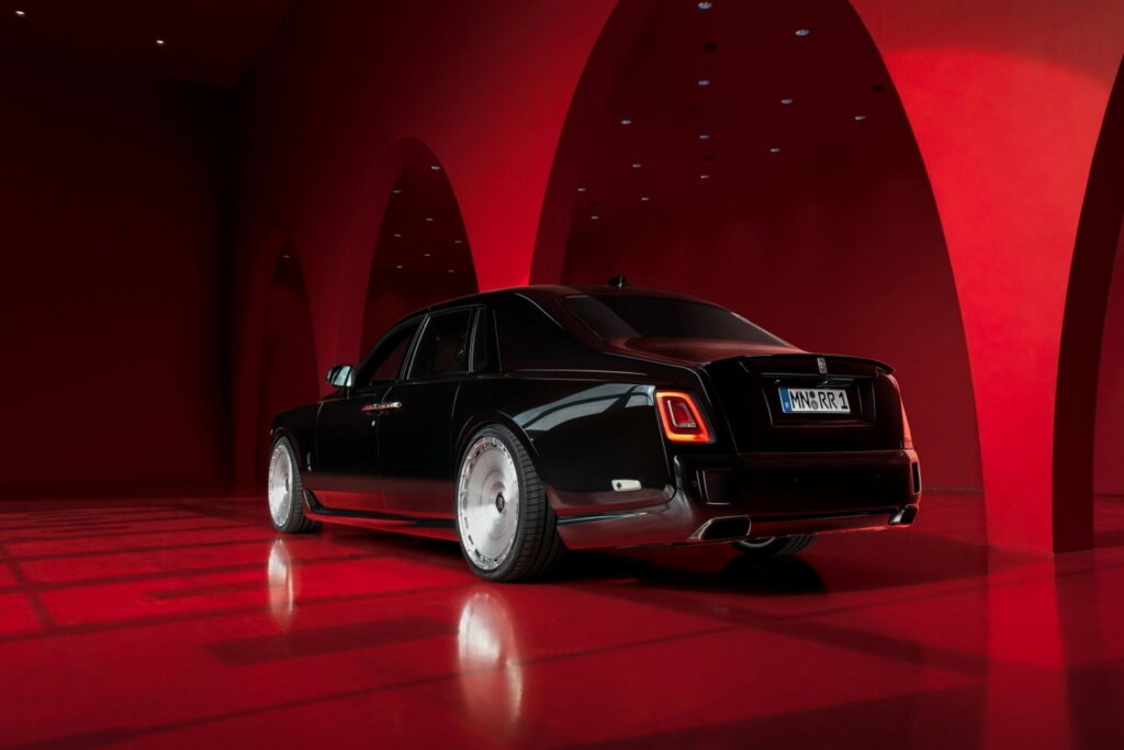 Rolls-Royce Refreshes Phantom With Sparkly Headlights, Disc Wheels