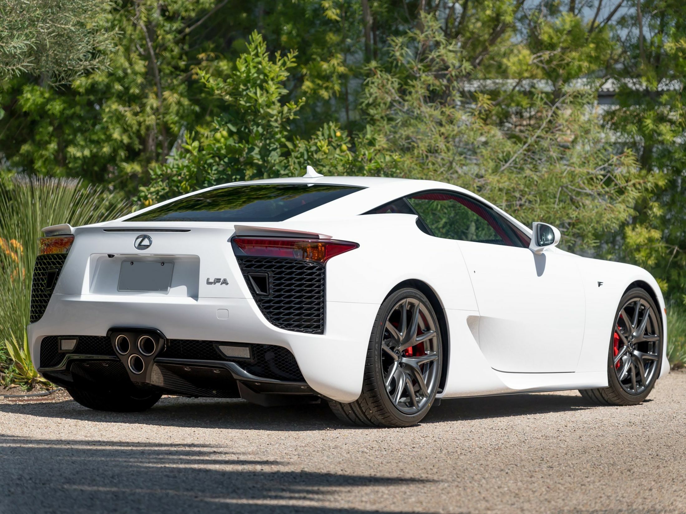 Lexus LFA сбоку синий