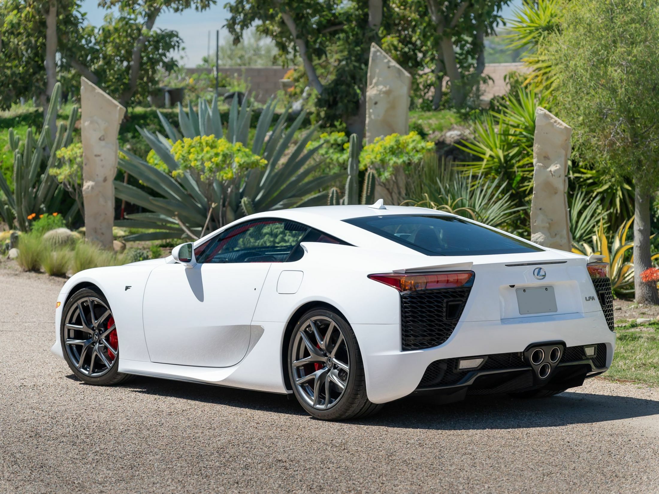 Lexus LFA сбоку синий