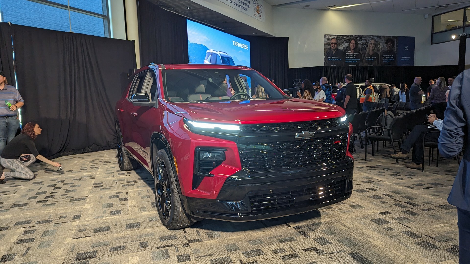 First Look: The 2024 Chevrolet Traverse Has The Style, Space, And Specs ...