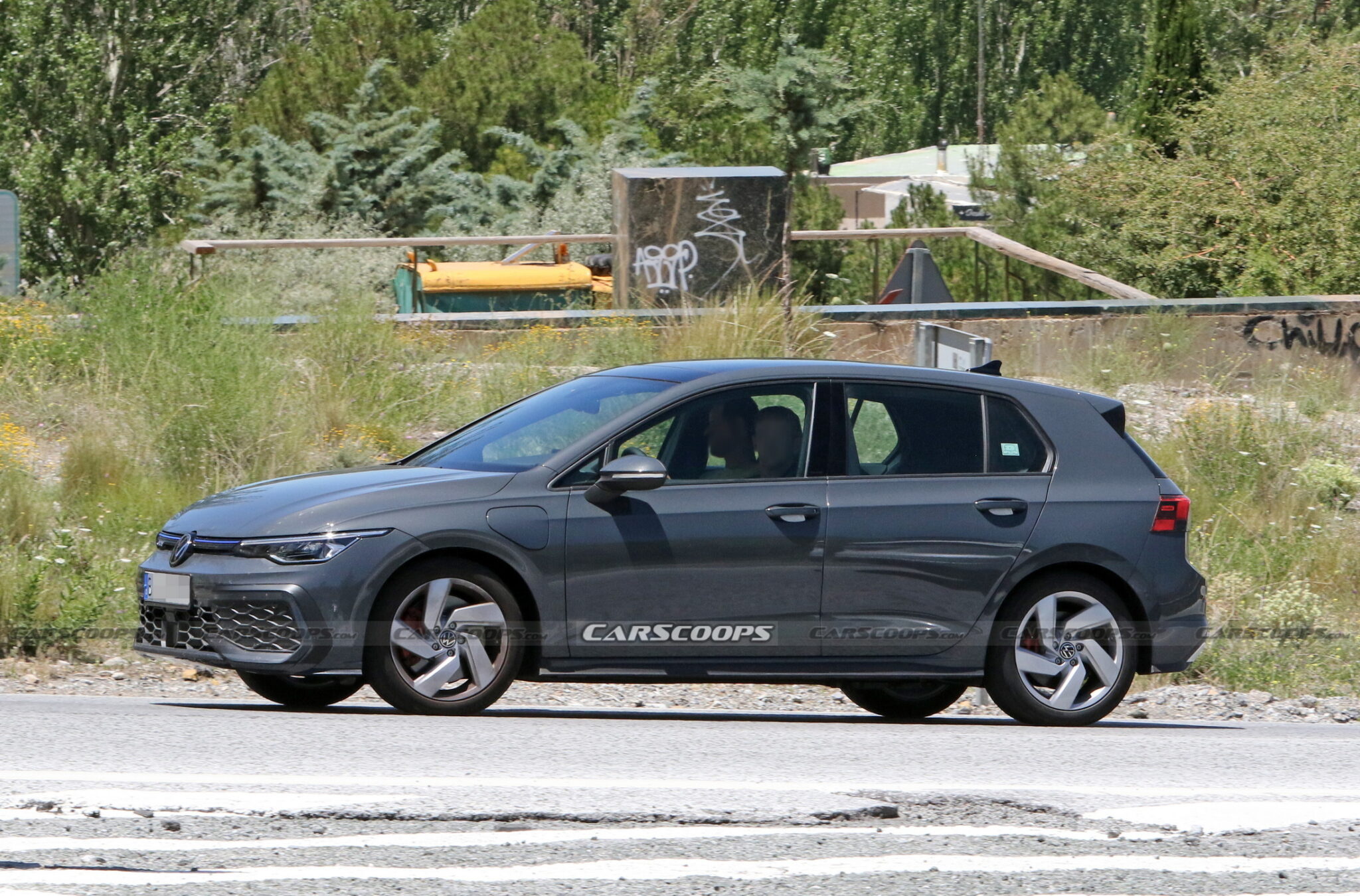 2025 VW Golf GTE Facelift Spied With Α Revised Bodykit Carscoops