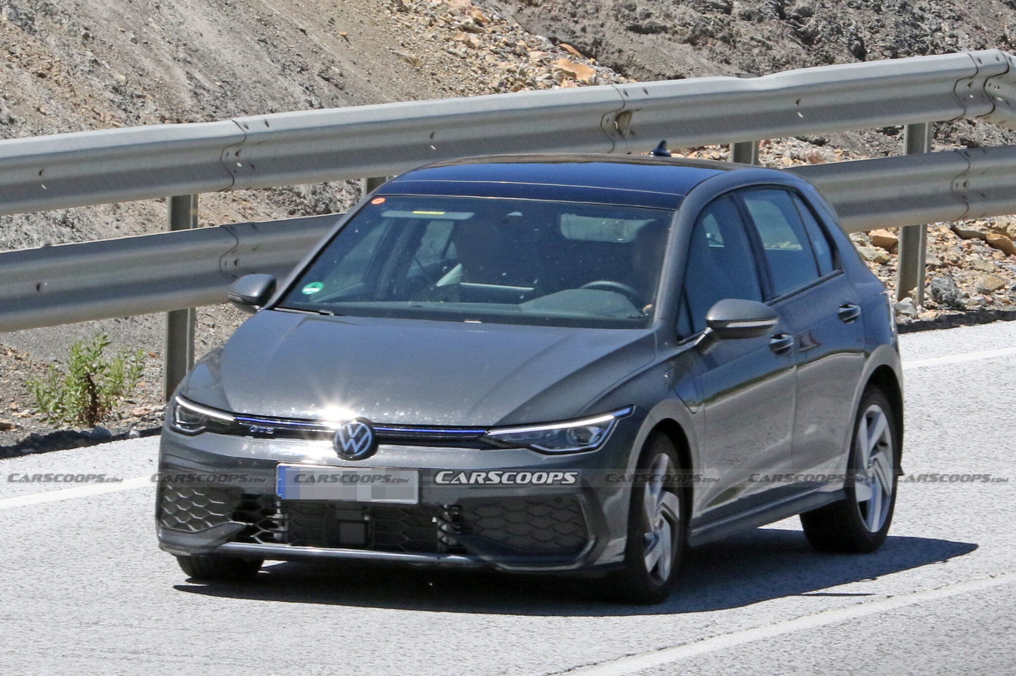 2025 VW Golf GTE Facelift Spied With Α Revised Bodykit Carscoops