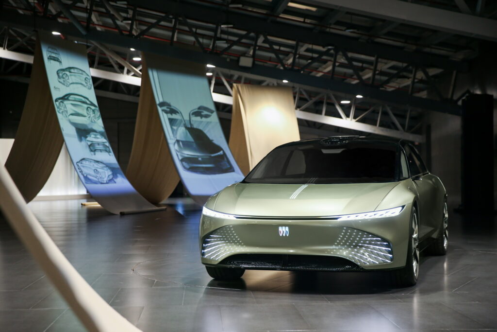 Buick Proxima Concept es un sedán insignia EV con puertas de ala de gaviota diseñadas en China