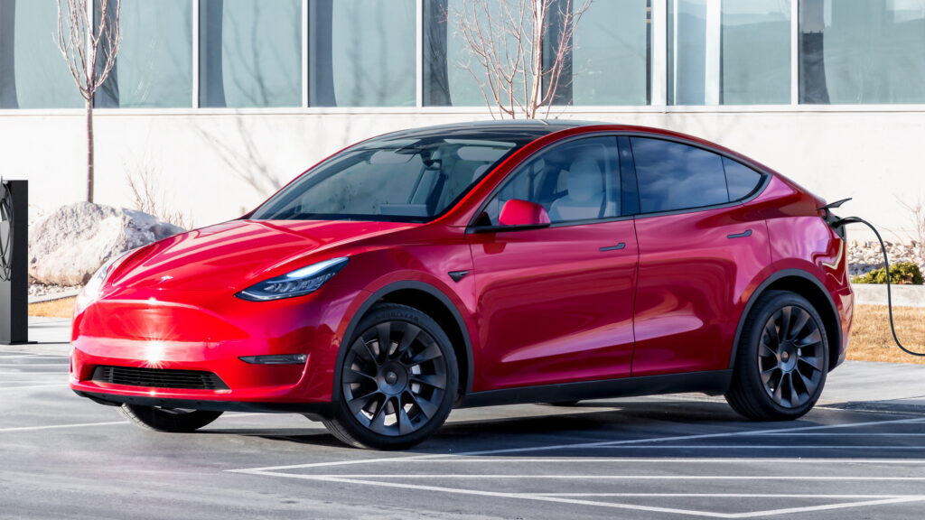  Model Y Owner Discovers Deep Cracks In Front Suspension Casting, Tesla Allegedly Says The Car Is Safe To Drive