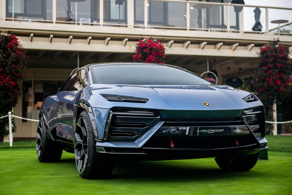     Les véhicules électriques Lamborghini auront plus de 1 300 ch mais offriront toujours des émotions de conduite passionnantes, déclare le patron de la marque